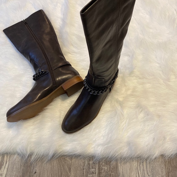 Women Boots - Picture 2 of 3